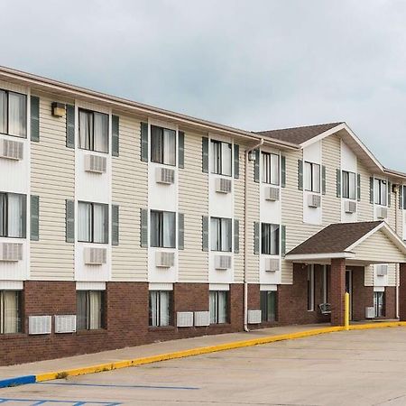 Amerihost Inn & Suites Kingdom City Exterior foto