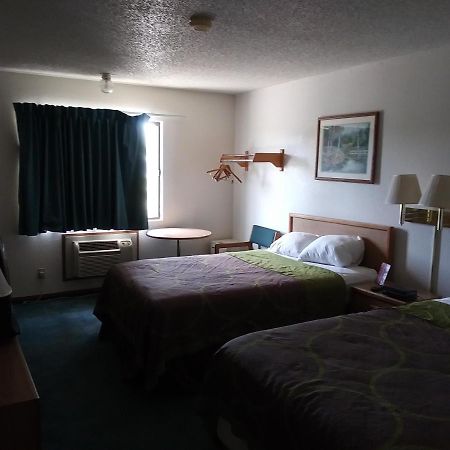 Amerihost Inn & Suites Kingdom City Exterior foto