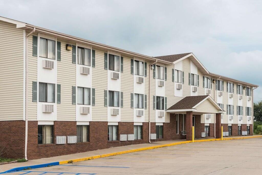 Amerihost Inn & Suites Kingdom City Exterior foto