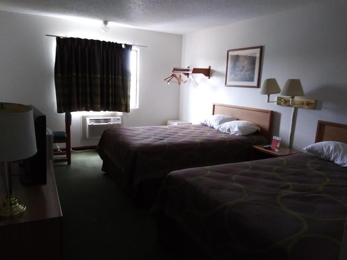 Amerihost Inn & Suites Kingdom City Exterior foto