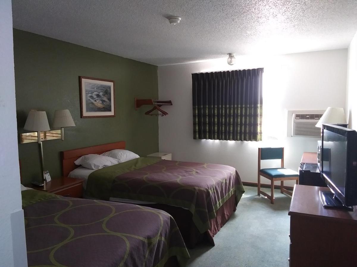 Amerihost Inn & Suites Kingdom City Exterior foto